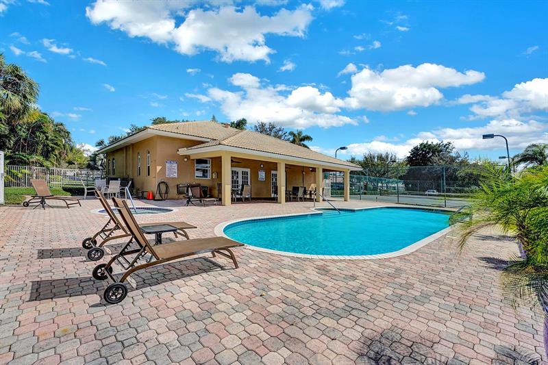 Image 27 of 38 For 5445 Grande Palm Cir