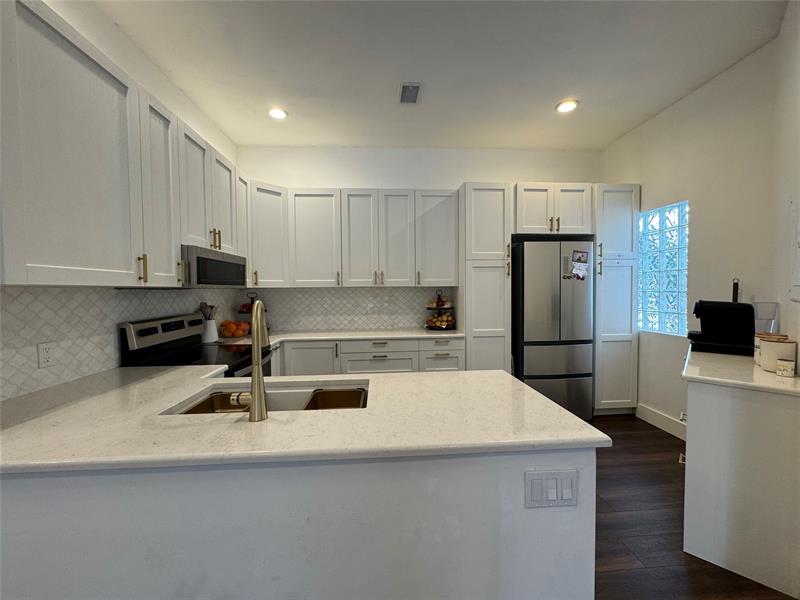 Image 5 of 37 For 5475 Verona Dr  N