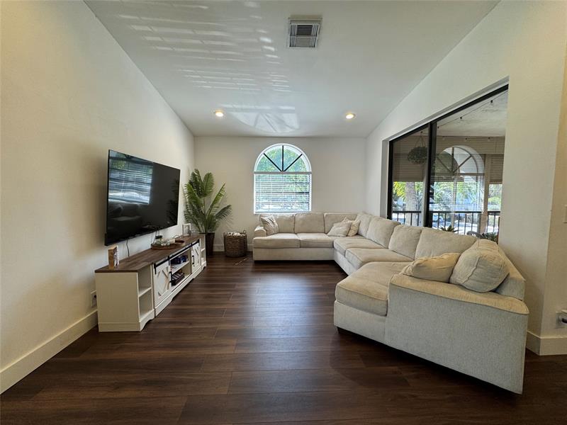 Image 7 of 37 For 5475 Verona Dr  N