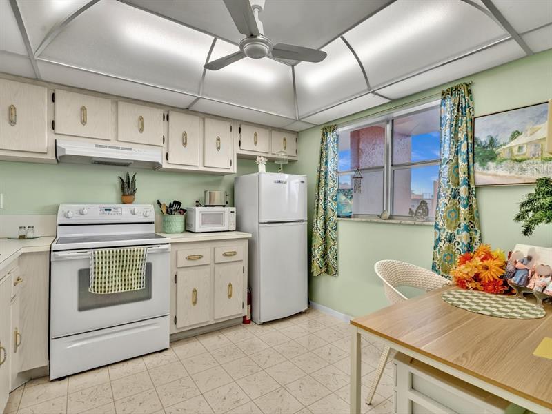 Image 12 of 48 For 8838 Mcnab Rd  304