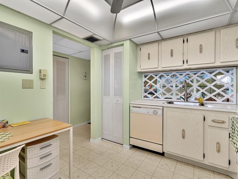 Image 15 of 48 For 8838 Mcnab Rd  304