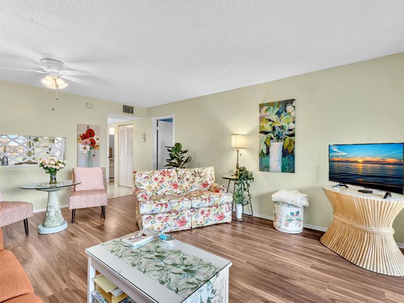 Image 17 of 48 For 8838 Mcnab Rd  304