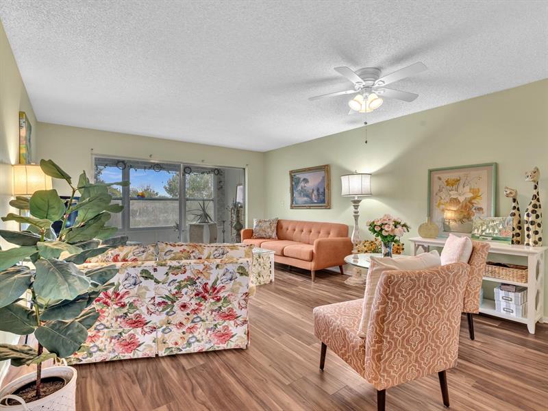Image 19 of 48 For 8838 Mcnab Rd  304