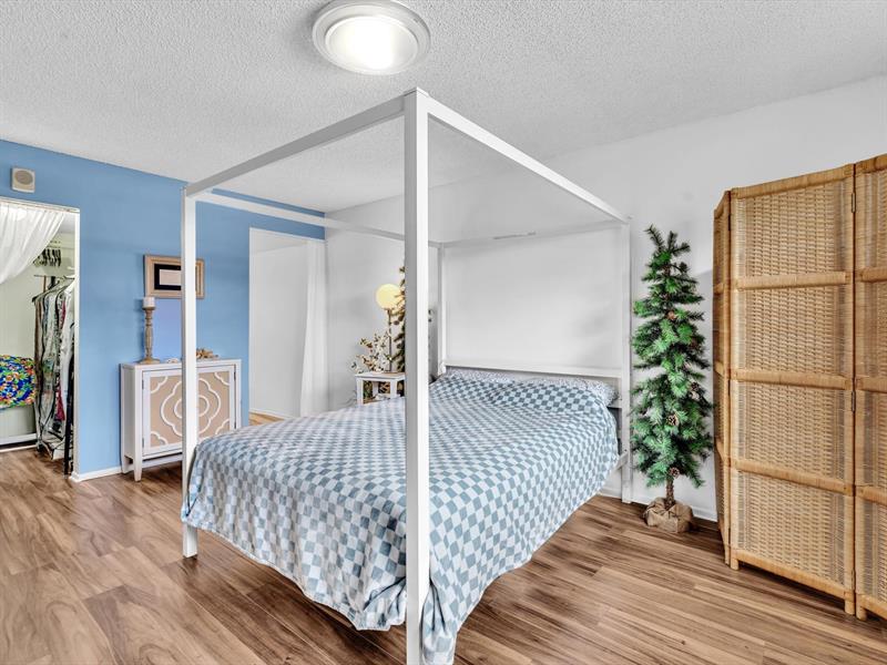 Image 23 of 48 For 8838 Mcnab Rd  304