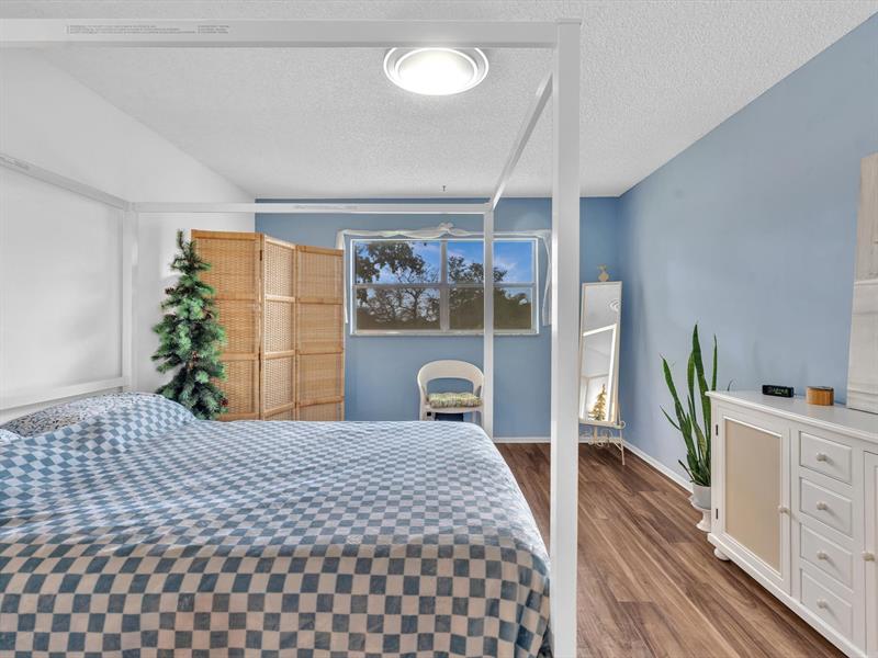 Image 24 of 48 For 8838 Mcnab Rd  304