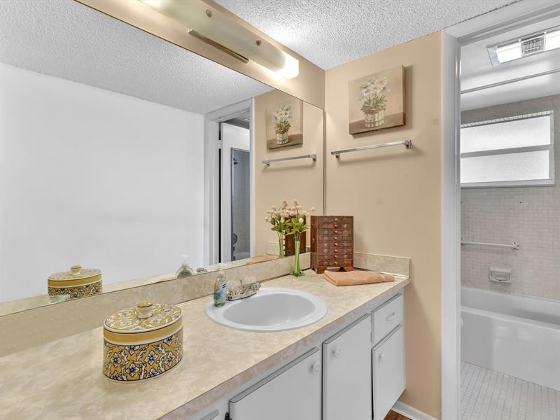 Image 26 of 48 For 8838 Mcnab Rd  304
