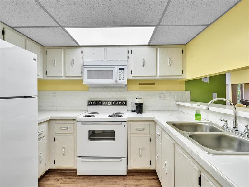 Image 37 of 48 For 8838 Mcnab Rd  304