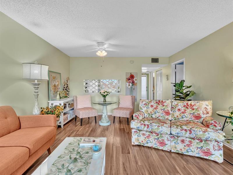 Image 5 of 48 For 8838 Mcnab Rd  304