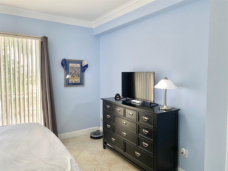 Image 21 of 52 For 2631 14th Ave  309