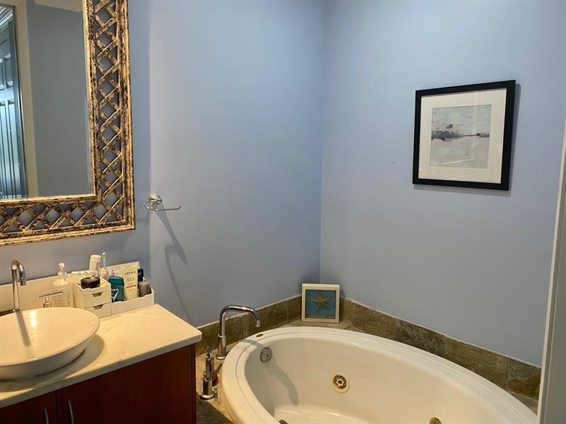 Image 24 of 52 For 2631 14th Ave  309