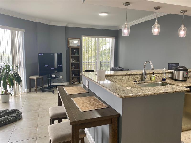 Image 4 of 52 For 2631 14th Ave  309