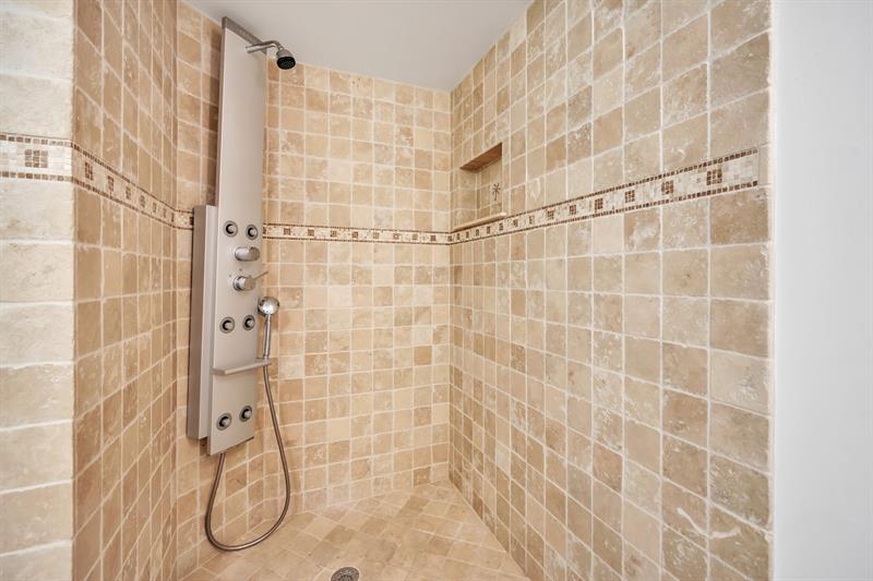 Image 21 of 24 For 720 Bayshore Dr  202