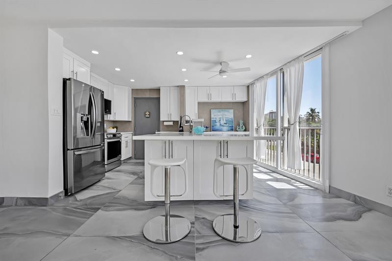 Image 3 of 24 For 720 Bayshore Dr  202