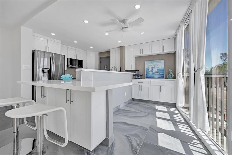 Image 4 of 24 For 720 Bayshore Dr  202