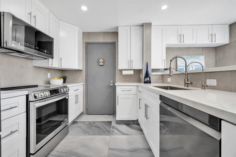Image 6 of 24 For 720 Bayshore Dr  202