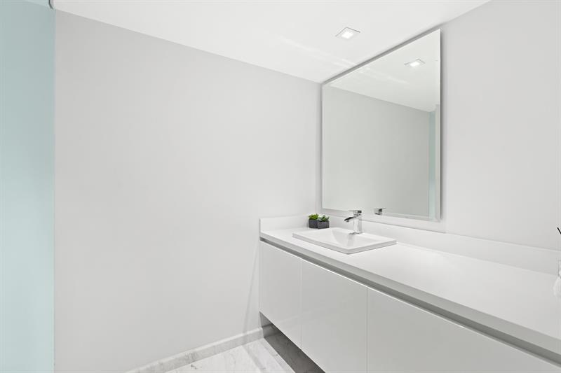 Image 10 of 50 For 701 Fort Lauderdale Beach Blvd  112