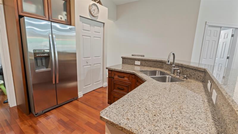 Image 4 of 34 For 4521 25th Ave
