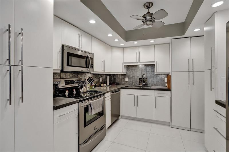 Image 10 of 39 For 4100 Galt Ocean Dr  909