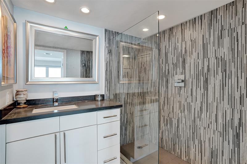 Image 17 of 39 For 4100 Galt Ocean Dr  909