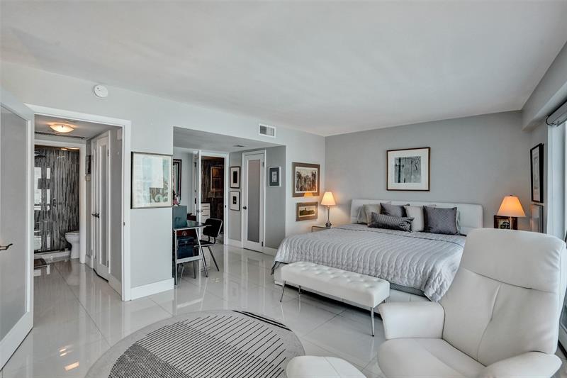 Image 3 of 39 For 4100 Galt Ocean Dr  909
