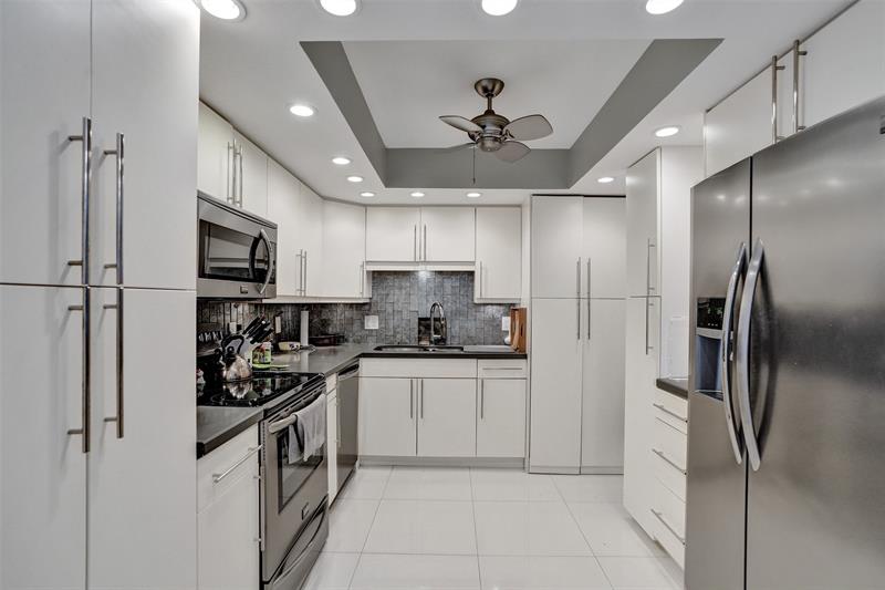 Image 8 of 39 For 4100 Galt Ocean Dr  909