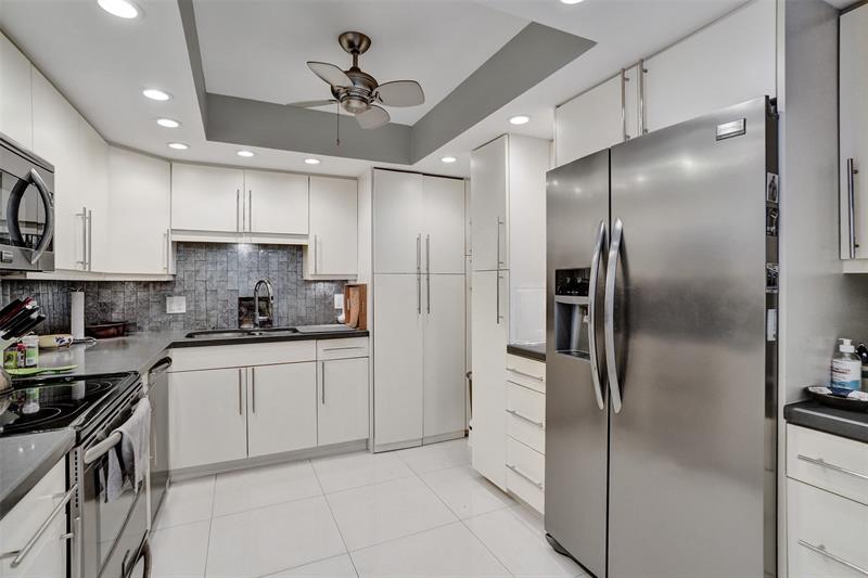 Image 9 of 39 For 4100 Galt Ocean Dr  909