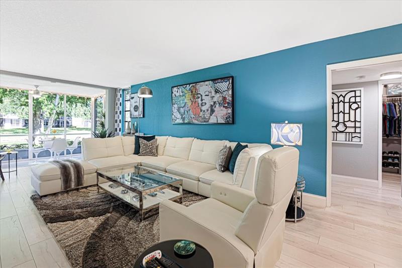 Image 15 of 42 For 4261 Palm Aire Dr  107