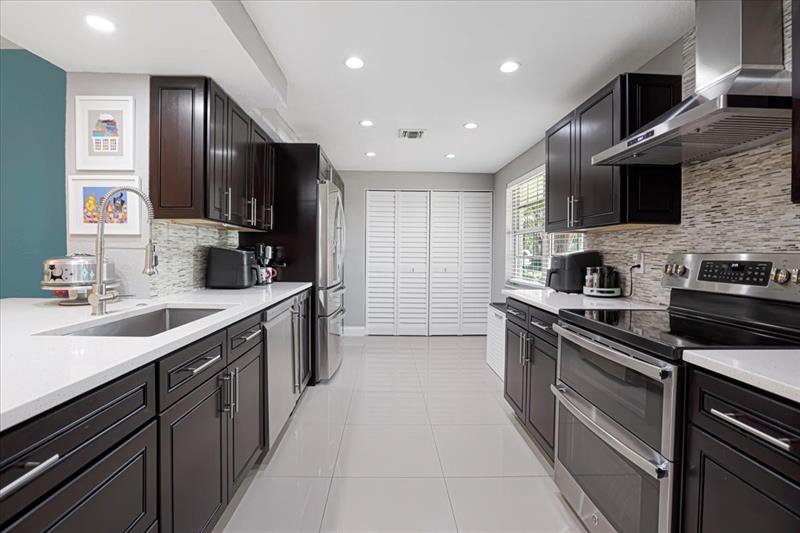 Image 6 of 42 For 4261 Palm Aire Dr  107