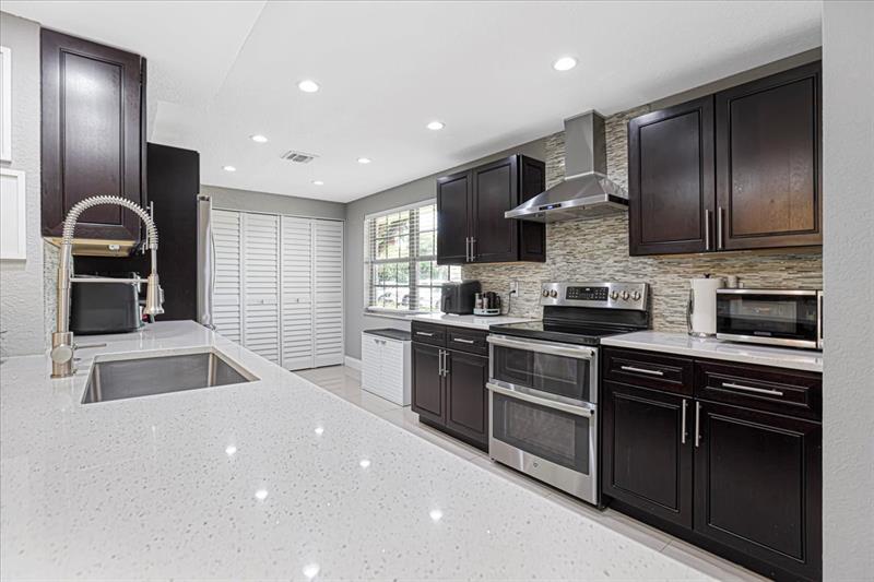 Image 7 of 42 For 4261 Palm Aire Dr  107