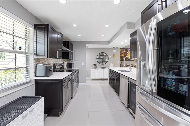 Image 8 of 42 For 4261 Palm Aire Dr  107