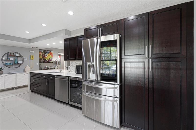 Image 9 of 42 For 4261 Palm Aire Dr  107