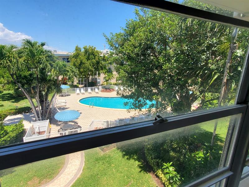 Image 41 of 100 For 1481 Ocean Blvd  308