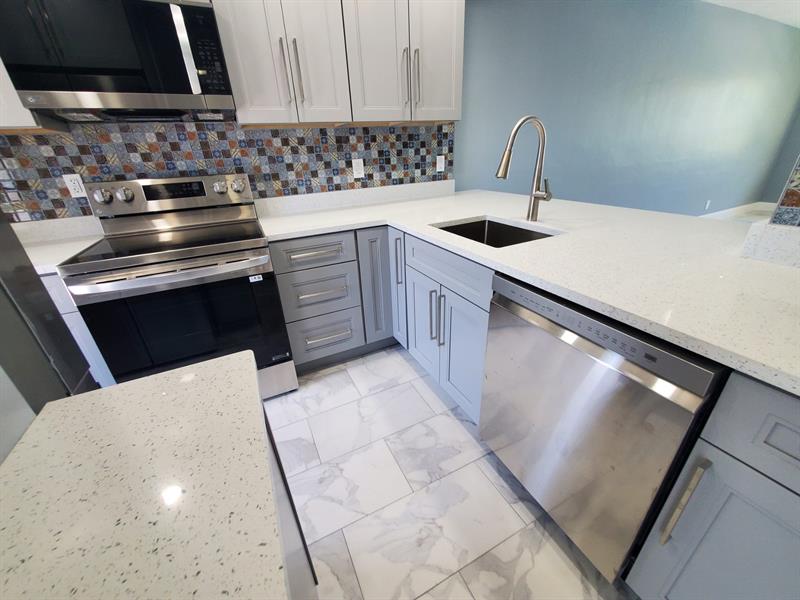 Image 6 of 100 For 1481 Ocean Blvd  308
