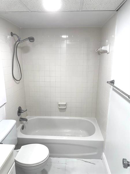 Image 15 of 24 For 720 Orton Ave  304