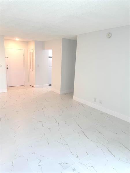 Image 8 of 24 For 720 Orton Ave  304