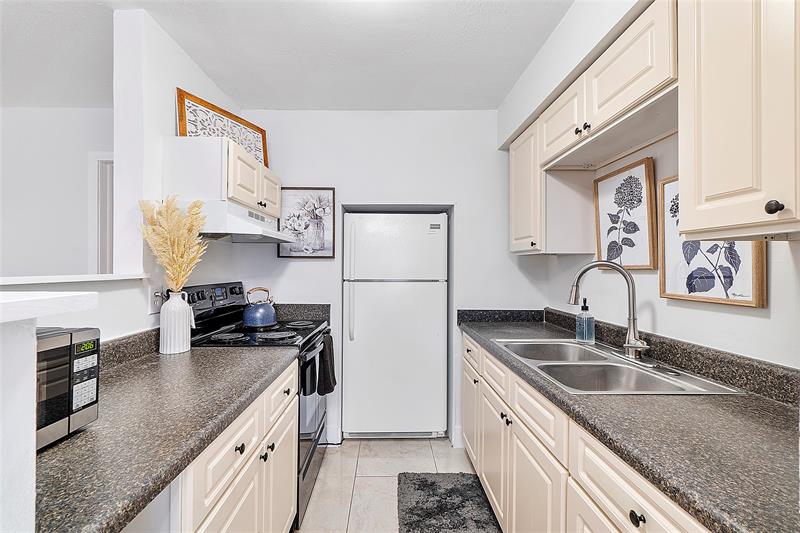 Image 16 of 48 For 3230 13th St  102