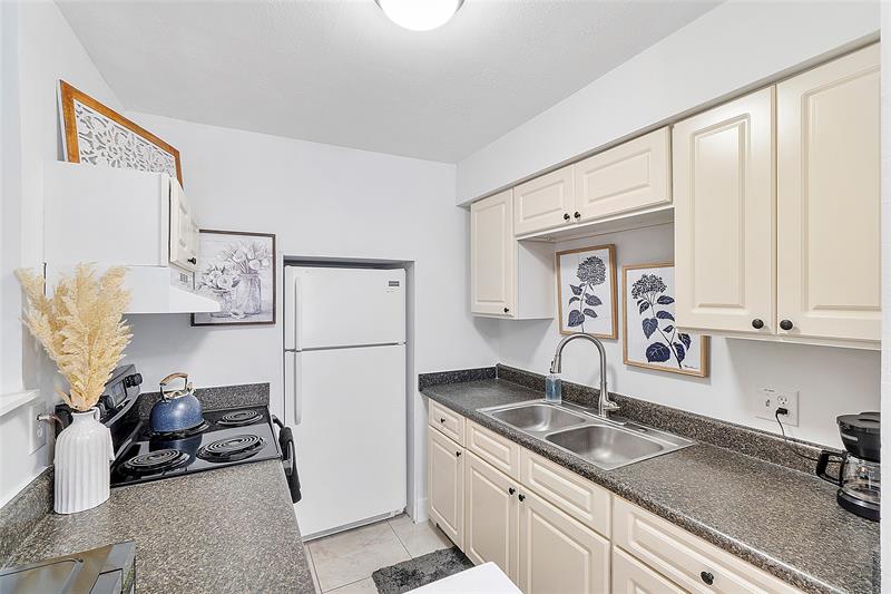 Image 17 of 48 For 3230 13th St  102