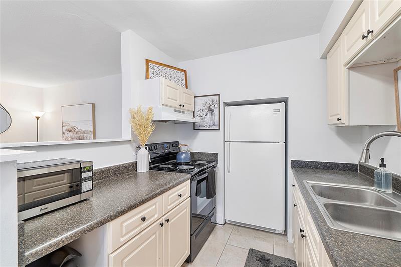 Image 18 of 48 For 3230 13th St  102