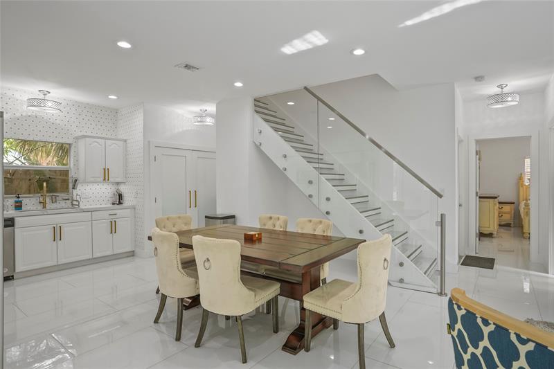 Image 11 of 34 For 833 17th St #2  2