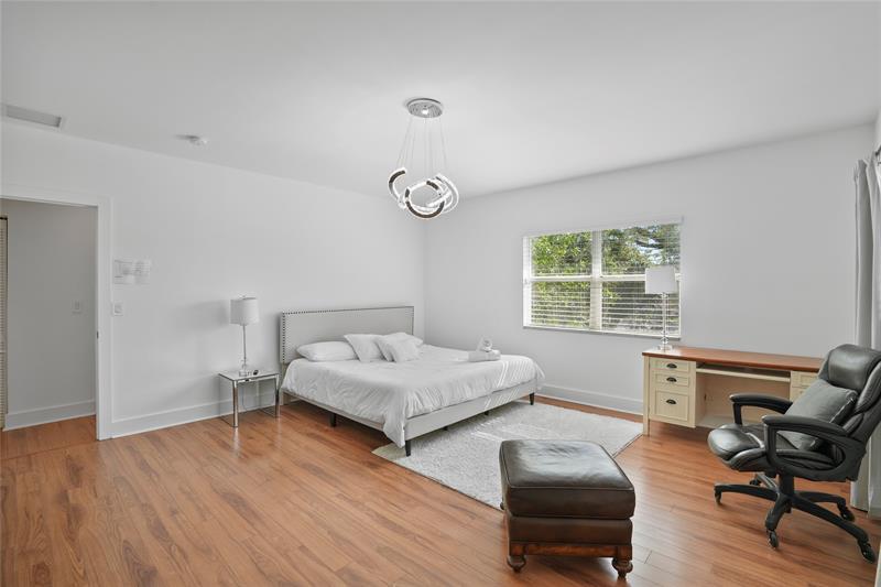 Image 12 of 34 For 833 17th St #2  2