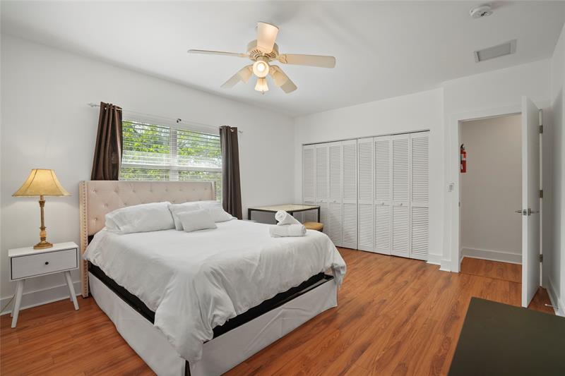 Image 23 of 34 For 833 17th St #2  2