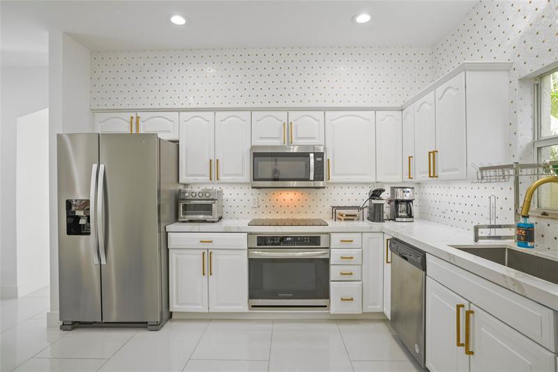 Image 5 of 34 For 833 17th St #2  2