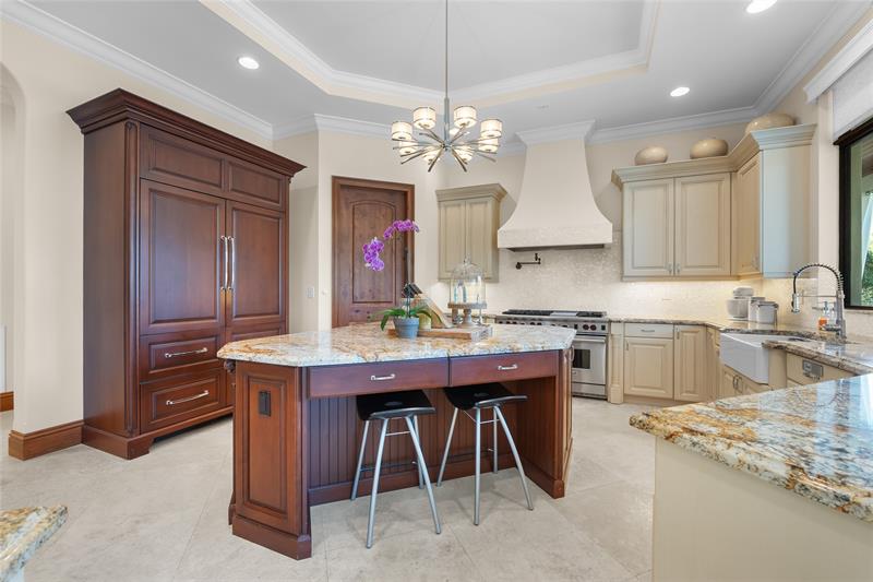 Image 26 of 79 For 441 Royal Plaza Dr