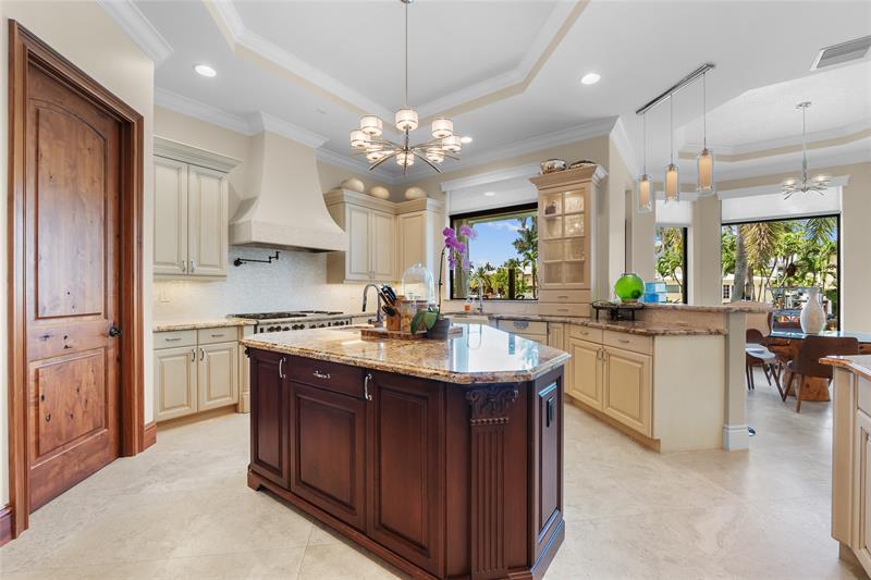 Image 27 of 79 For 441 Royal Plaza Dr