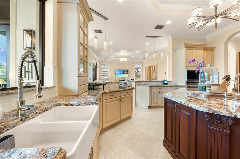 Image 30 of 79 For 441 Royal Plaza Dr
