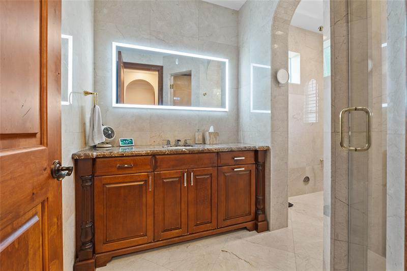 Image 41 of 79 For 441 Royal Plaza Dr
