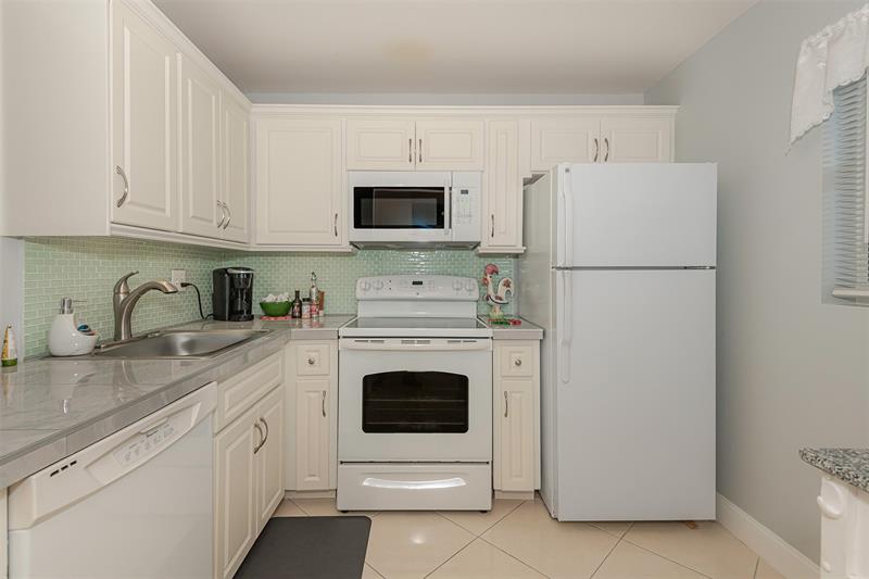 Image 11 of 36 For 2861 47th Ter  303