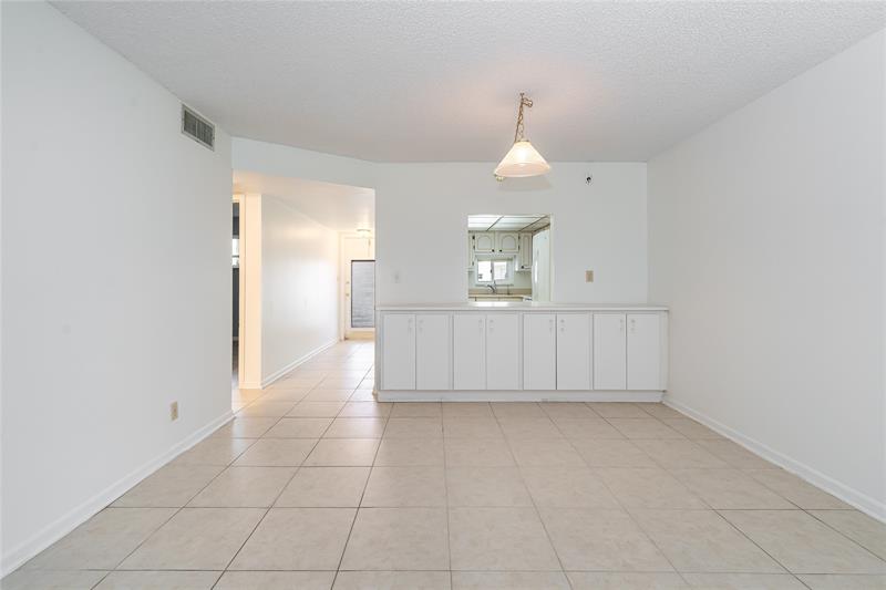 Image 10 of 82 For 8960 Hollybrook Blvd  103