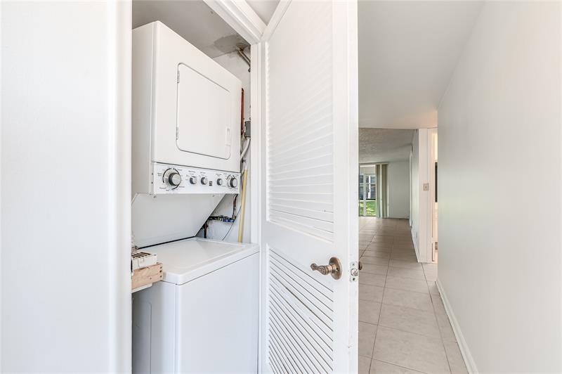 Image 11 of 82 For 8960 Hollybrook Blvd  103