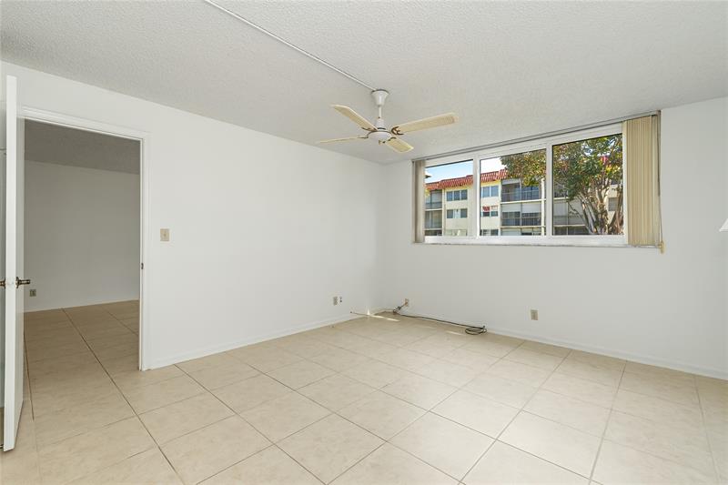 Image 15 of 82 For 8960 Hollybrook Blvd  103